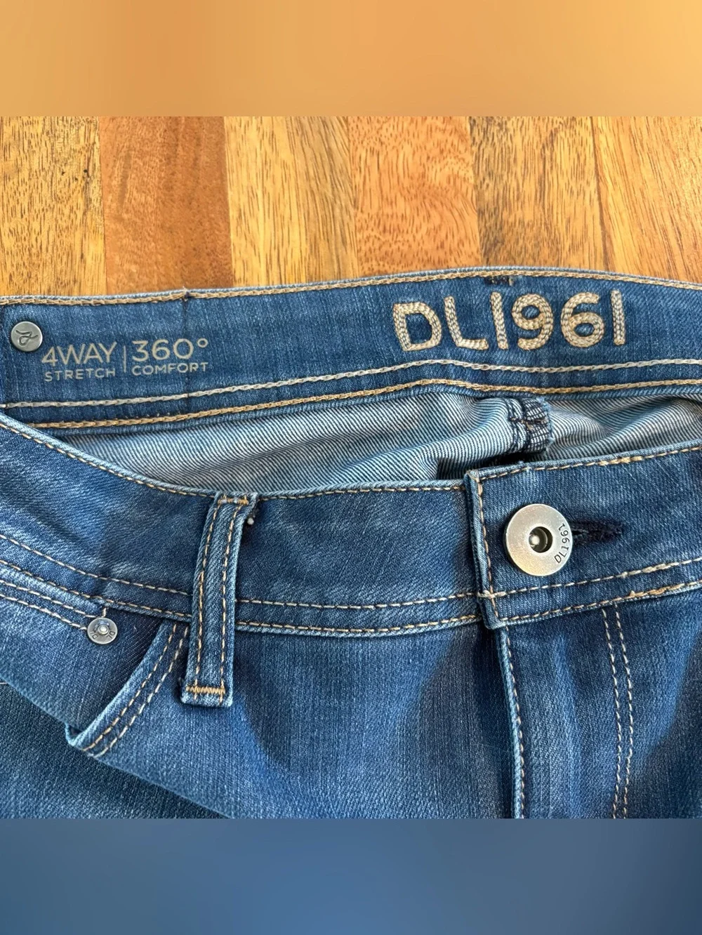 DL1961 Grace high rise Straight Leg Jeans in Dark Blue Wash - Picture 3 of 10